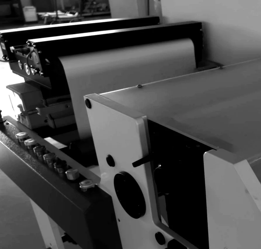 Slitting station with rotary blades on MWA-370H label slitting machine